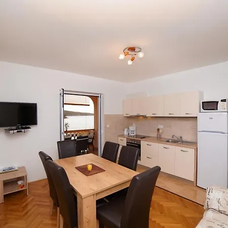 Apartmán In With Sea View, Balcony, Air Conditioning, Wifi
