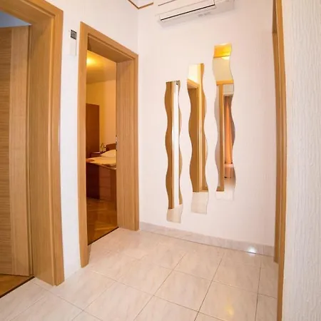 In With Sea View, Balcony, Air Conditioning, Wifi Apartmán *