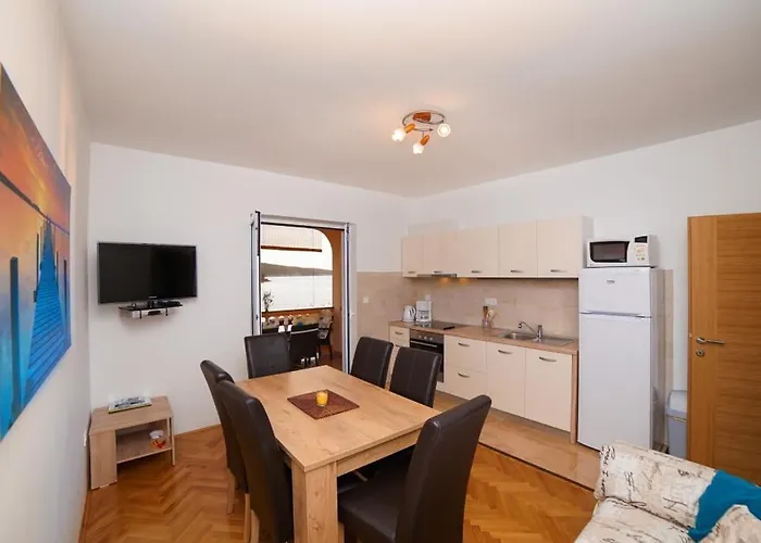 Apartament In With Sea View, Balcony, Air Conditioning, Wifi