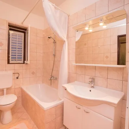 Apartmán In With Sea View, Balcony, Air Conditioning, Wifi