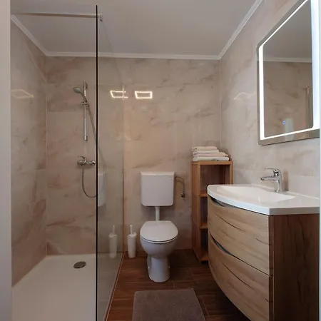 In With Sea View, Balcony, Air Conditioning, Wifi Apartmán